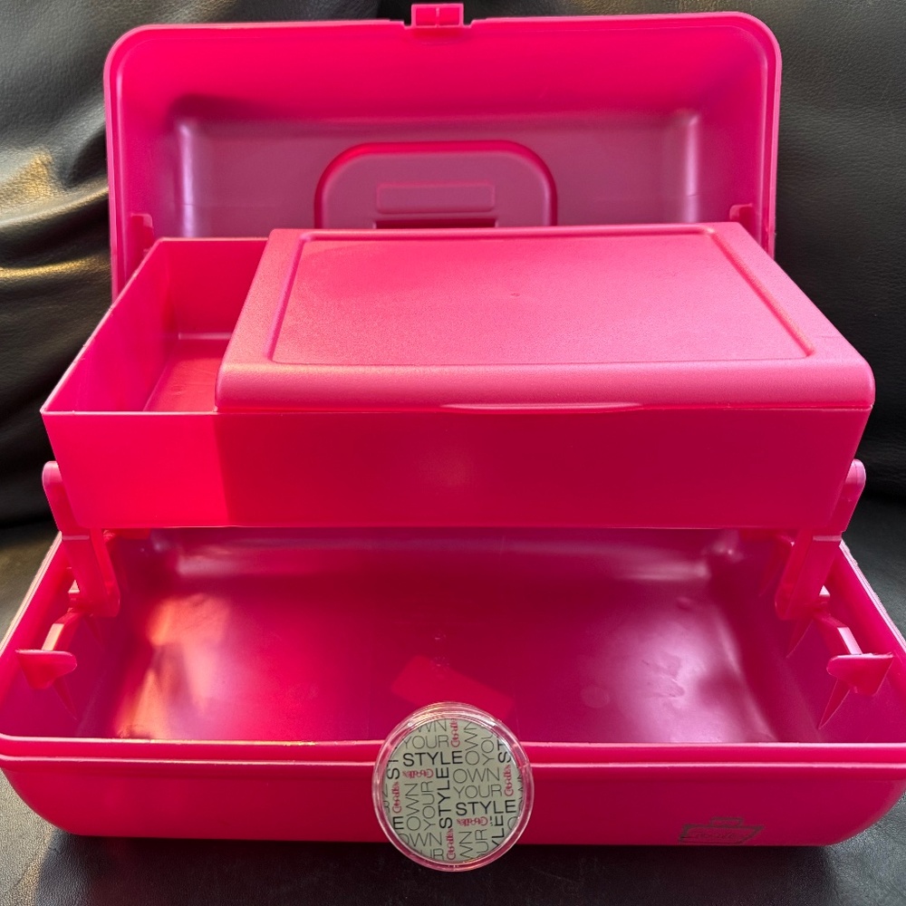 Vintage 80/90’s chic caboodle metallic pink case